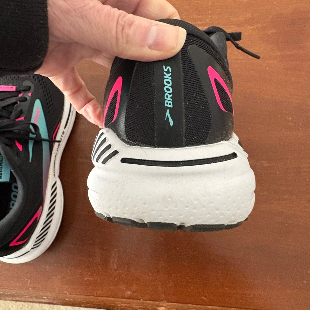 Brooks Women's Black Adrenaline GTS 23 - Picture 8 of 16